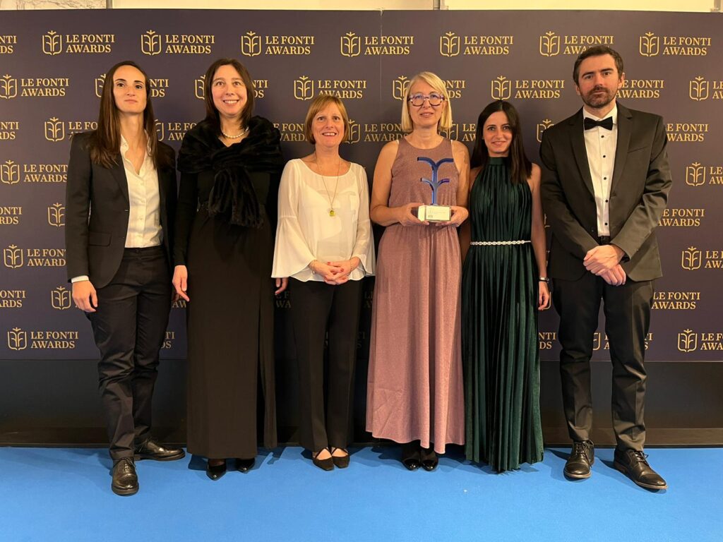 Alessandra Benevolo, HR Director Italy & HR Cluster Head South Europe di Ipsen ha ricevuto il riconoscimento di “Direttore HR dell’anno -Pharma” da Le Fonti Awards